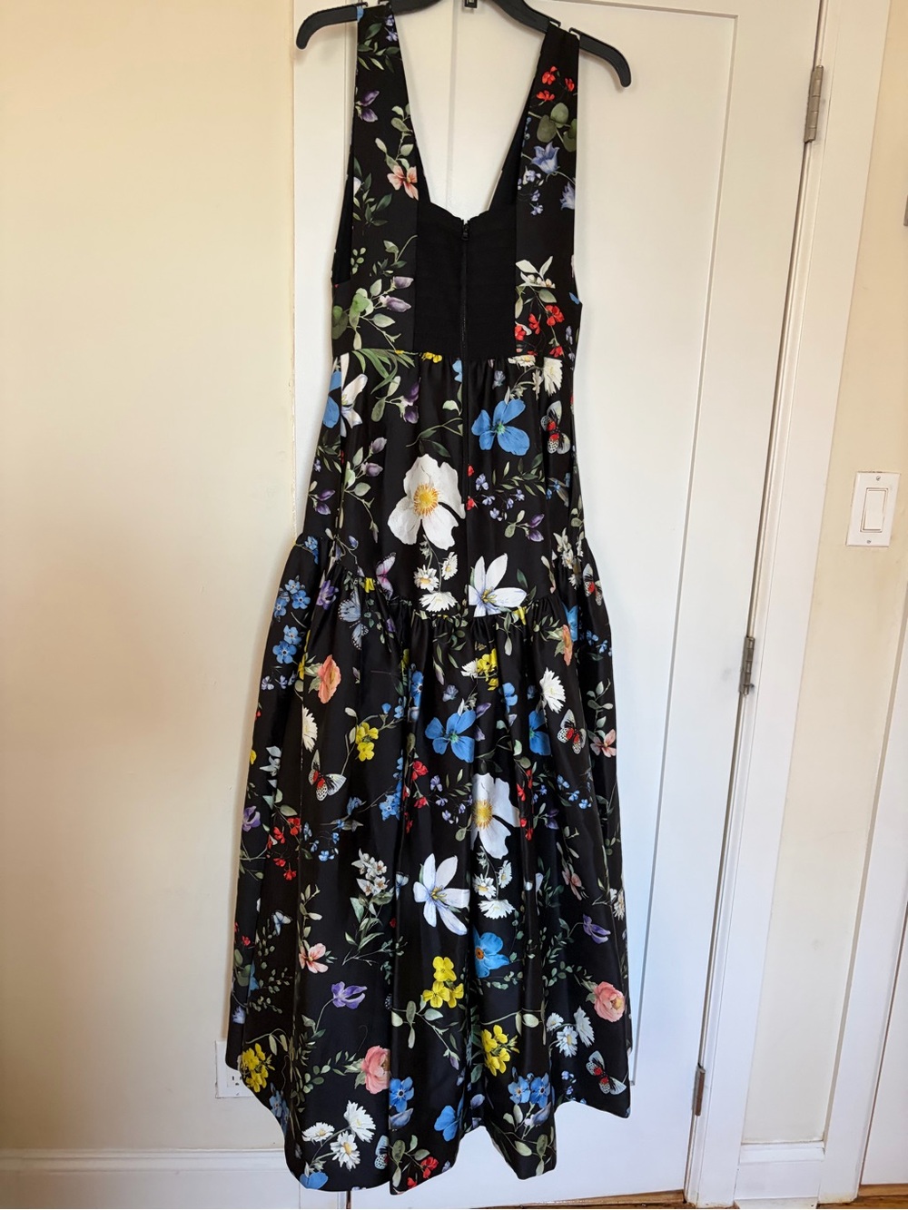 Alice + Olivia Black Floral Plunge Maxi Dress - Picture 7 of 11